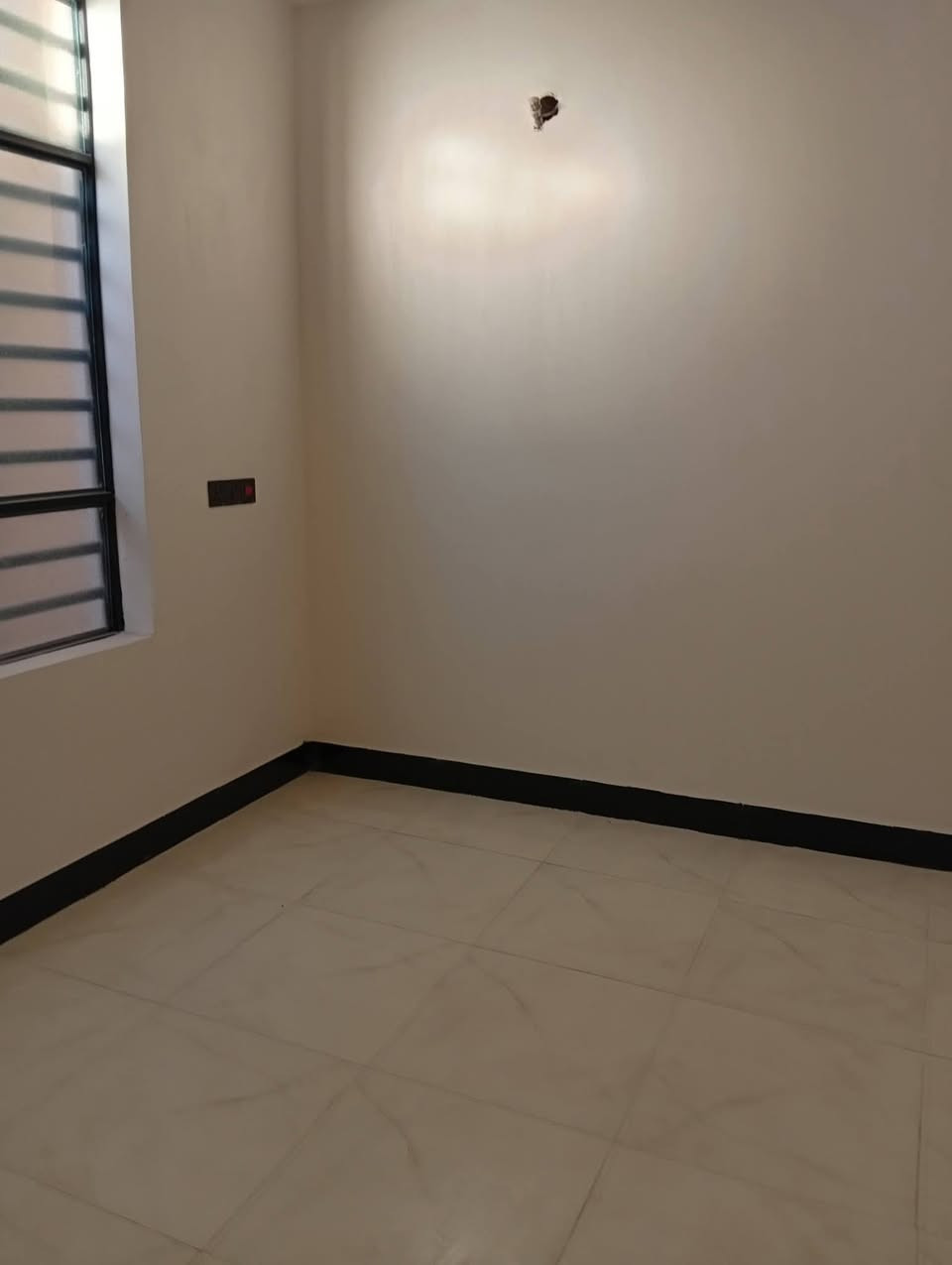 بيت للبيع مساحه 100طابقين طابوق جمهوري طابو زراعي قرار محكمة خدمات كامله يحتوي على اربع غرف نوم واستقبال ومطبخ وصاله وصحيات عدد3 العنوان كربلاء المقدسه قرب مستشفى ابو مهدي المهندس قرب شارع ميه يصلح حسينية او سكن قريب على الشارع الزوار السعر على الخاص الإتصال على الرقم التالي ***********
