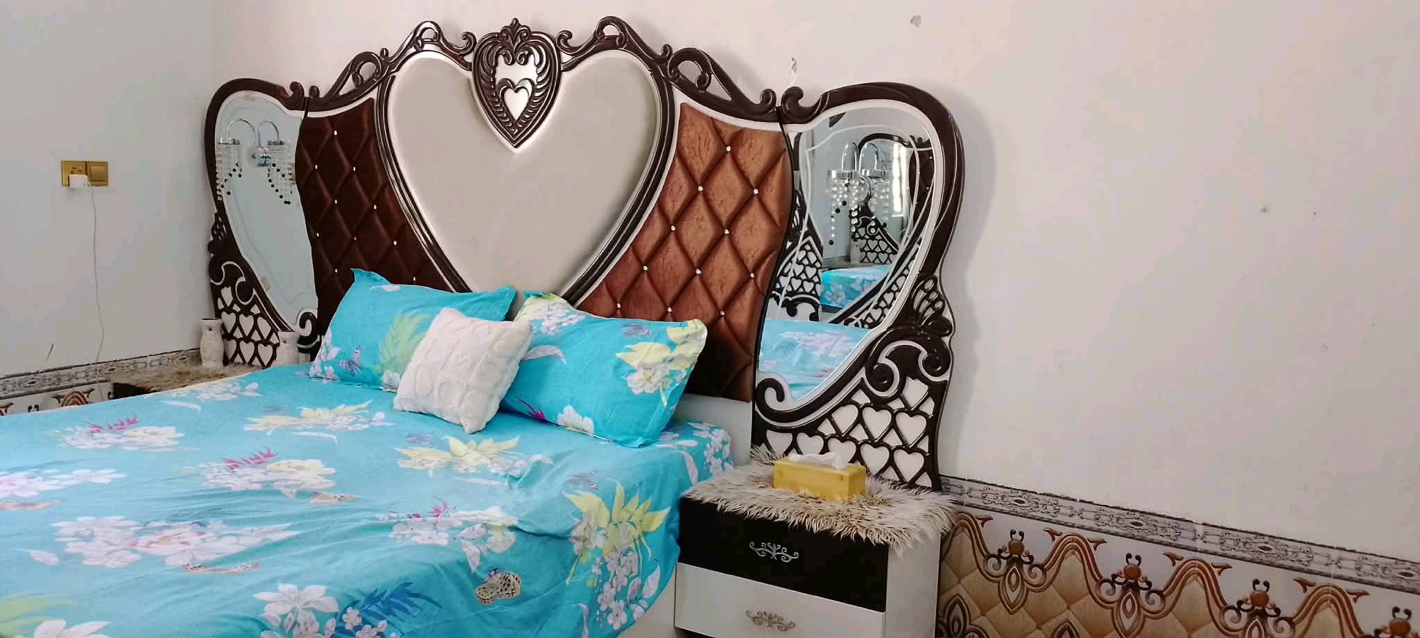 السلام عليكم 
غرفة اخشاب تركي نضيفه مستعمله شي قليل ومناسبه الشراي يتفضل خاص او مراسله عله الوتساب ‏‪0788 740 3593‬‏
المكان 
النجف الاشرف 
قضاء المشخاب 
ناحية القادسيه