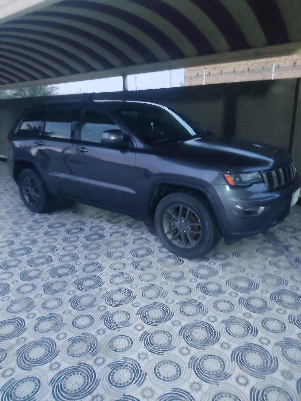 جيب كراند شيروكي بلاك توب 
امريكي 2016
محرك 3600
فور ويل
بصمة تشغيل
بصمه ابواب
شفتات استيرن
شاشه كبيره
بنوراما
صندوق كهرباء
كشن كهرباء
تدفئه كشن واستيرن
لايت زنون
كامره خلفيه
حساس خلفي
ويل 18
محرك وكير كفاله
تخم تاير جديد
الاتصال ***********
