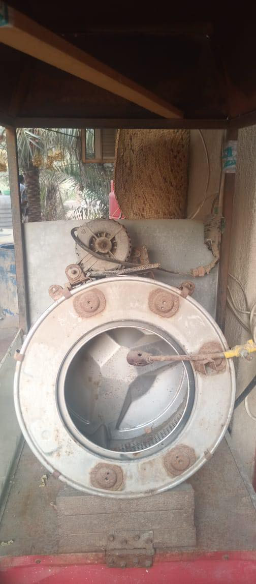 السلام عليكم
مكينة حب شمسي قليله الاستخدام ومتروكه
للبيع العنوان ابو الخصيب نهرخوز الشارع العام
السعر ٢٠٠ وبيه مجال بعد المعاينه 
للتواصل ***********
