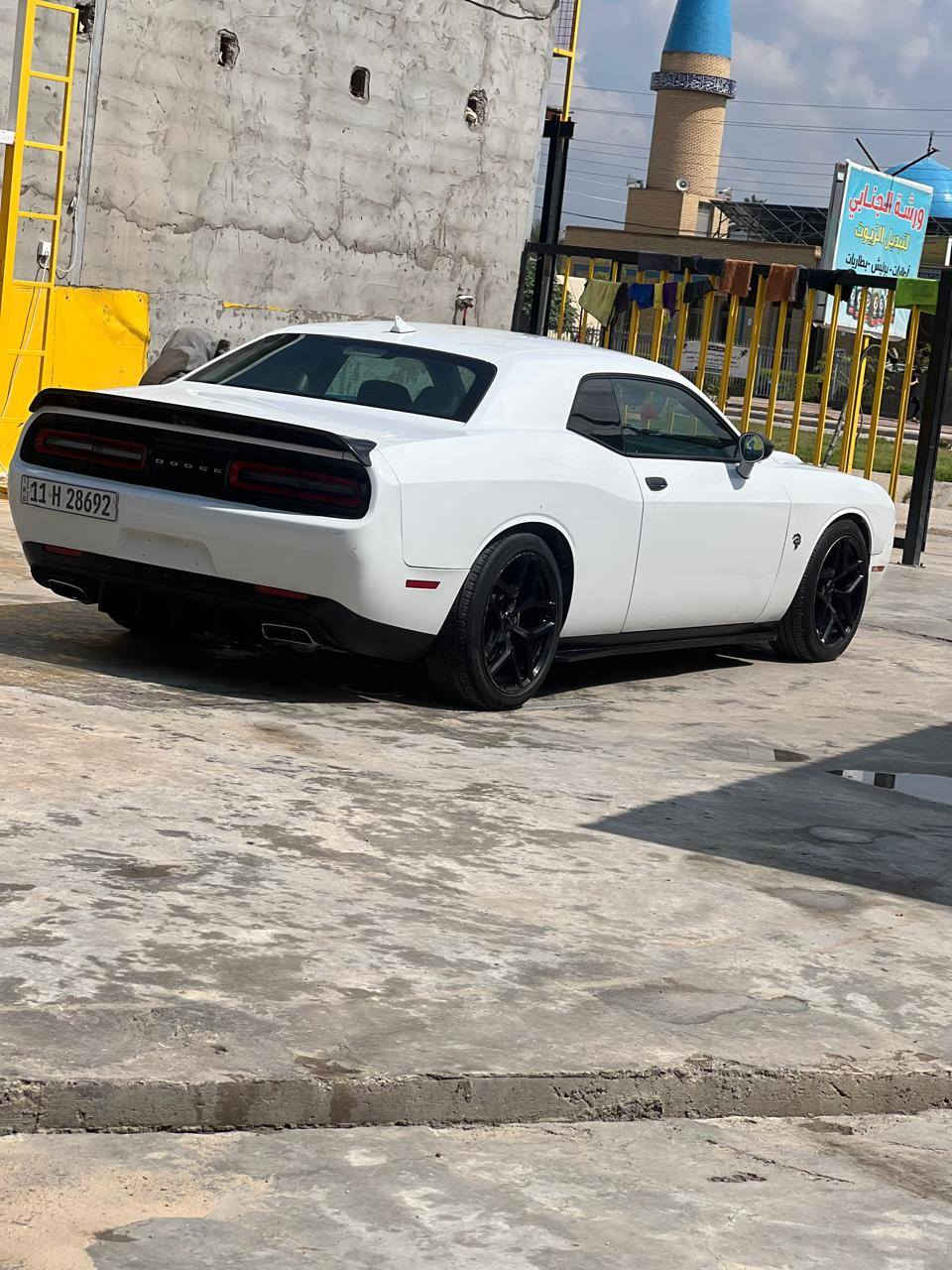 جالنجر 2015 SXT بلس
العنوان كربلاء 
***********
السياره بيها قطعتين بدون ايرباك 
و بيها قطعتين بالعراق 
المواصفات فول 1/1 
ما عدا الفتحه 
رادار 
رادارات جانبيه 
شفتات ستيرن 
ستيرن كهرباء 
كشنات جلد 
كشنات تدفئه تبريد 
كشنات كهرباء 
كامره 
حساسات خلفيه 
سوبر تراك باك 
سبورت 
ماشيه 130 ميل 
تبريد فول
