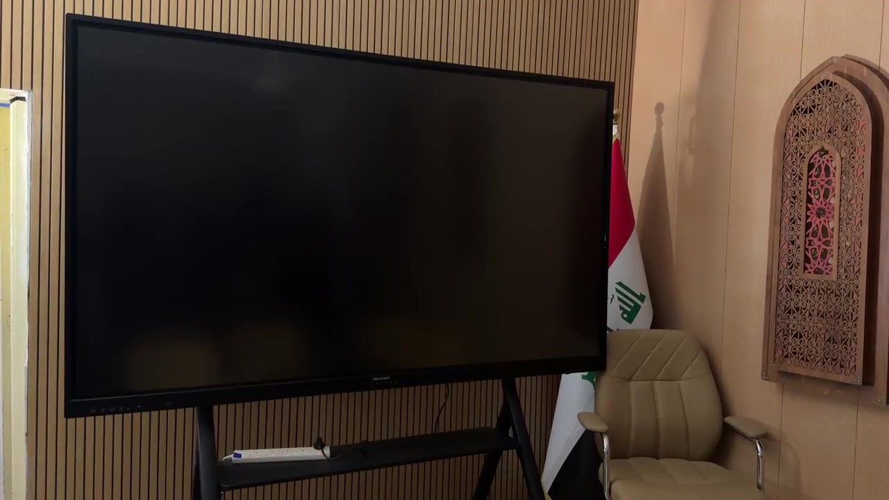 شاشة ذكية كارتون. نوع هيك فشن 
موديل ٢٦
قياس ٨٦انج مع استاند ثقيل متحرك وثابت للبيع 

 هيكفشن الرسمية، موديل DS-D5B86RB/EL يأتي بشاشة 86-inch 4K بدقة 3840×2160، زجاج مضاد للوهج، نظام Android مع Windows اختياري عبر OPS، ويدعم حتى 40 نقطة لمس. كما تذكر المواصفات الرسمية لهذا الإصدار: سطوع 400 cd/m²، ذاكرة 8GB RAM، تخزين 64GB، سماعات 2×20W، ووزن صافي حوالي 59.7 كغم.
السعر خاص


**إذا كنت صاحب هذا الإعلان وتريد حذفه لأي سبب، رجاءا أرسل رسالة إلى الدعم الفني**
