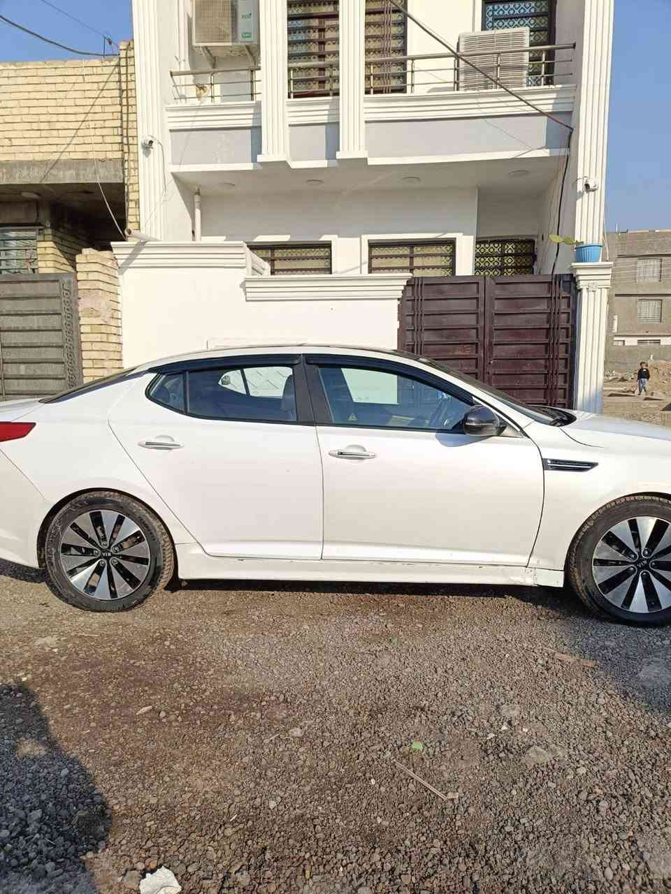 السلام عليكم
من رخصت مدير الكروب
كيا اوبتيما خليجي فول مواصفات  موديل 12رقم بغداد رقم نكليزي بسمي ثاني يوم تحويل
سياره مبدل بيها بابتين وجاملغ صفحه العبري اصلي مابيها صبغ حداديه وكير مكفولات 
وحالين سياره مكينه كايمه مكينه كايمه ابيع على وضعها 
مكان سياره دوره ابو جير اريدها 85وبيها مجال بسيط
رقمي ***********
