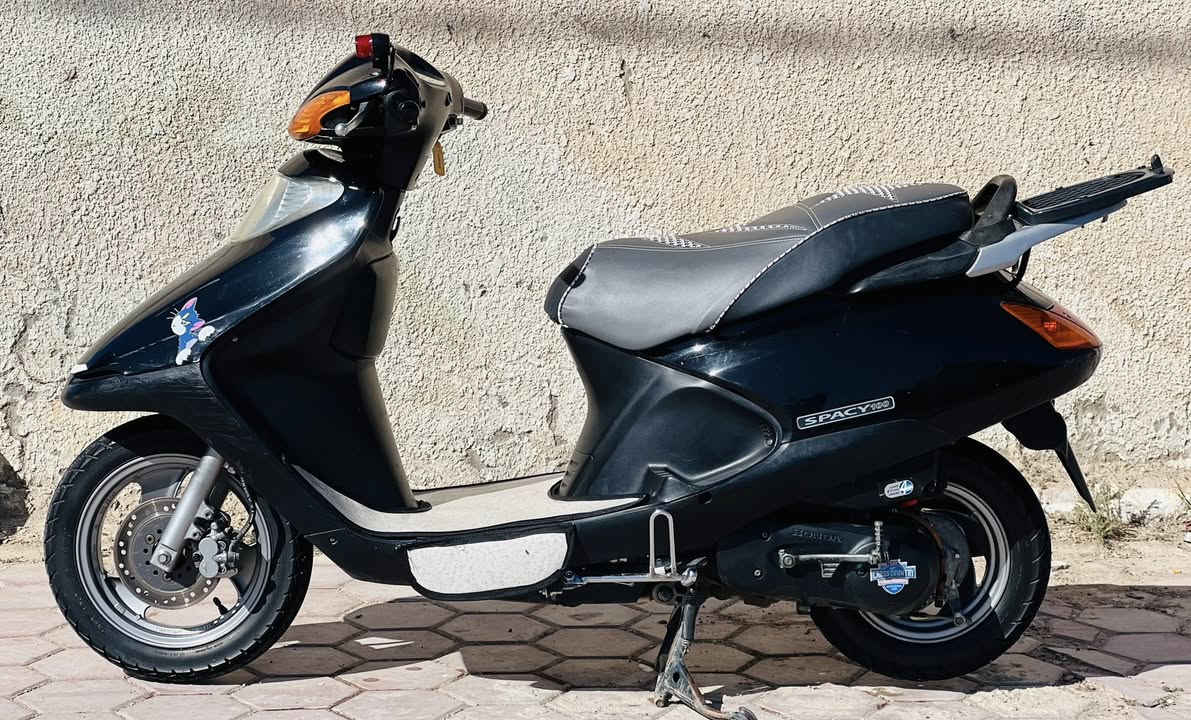 السلام عليكم
للبيع دراجه سبيسي ياباني
مكينه مامفتوحه ابد
مكينه ناعمه
نضيفه كلش كهربائيات كلها شغاله
مابيها أي نقص
للأستفسار ***********-***********
