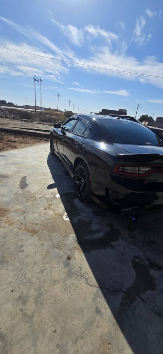 السلام عليكم 
جارجر 20 
سياره جاهزه مكينه كير حداديه تبريد تخم تاير جديد 
ادامه جديده 
رقم بغداد سنويا ل 28 مداور ثاني يوم 
سونار مرفق بلمنشور
السعر 185 وبيه مجال ترهم مراوس حسب القناعه
مكان السياره السماوه مكتب الحچيمي شارع السكك الرئيسي 
***********
