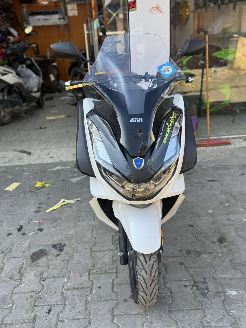 السلام عليكم الدراجه البيع ***********
سعره29
pcx جيل4
 2023
