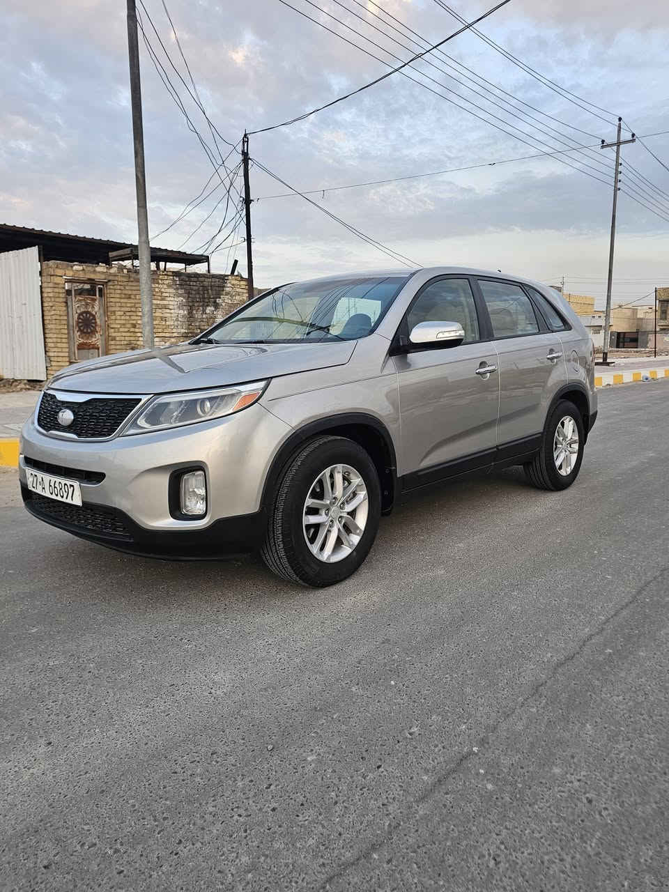 *********** كيا سورنتو  2015  وارد أمريكي كفاله عامه ضربه وتبديل وصبغ حادثه تقرير وعندي اكثر من سونار  موجود بالمنشور رقمه ذي قار نكليزي داخله هزه شاشه كامره مكينه 4 سلندر 5 راكب ماشيه 120 سياره جديده سعره 149  وبيه مجال بسيط أجد
