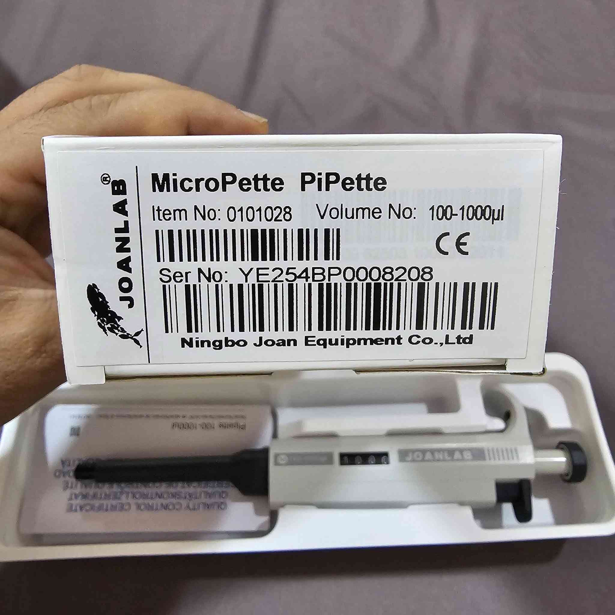 مايكروبايبتة JOANLAB (Micro Pipette) – سعة 100–1000 ميكرولتر
متوفرة الآن مايكروبايبتة JOANLAB عالية الدقة، مناسبة للمختبرات الطبية والبحثية والجامعية. تتميز بإمكانية ضبط حجم السائل بسهولة ضمن مدى 100–1000 µL مع دقة وثبات ممتازين في القياس، وتصميم مريح للاستخدام المتكرر. تأتي مع مجموعة من رؤوس الماصة (Tips) الجاهزة للاستخدام.
✅ مدى قياس: 100–1000 ميكرولتر
✅ دقة عالية ونتائج موثوقة
✅ سهلة ضبط الحجم والقراءة
✅ تصميم مريح وخفيف الوزن
✅ مناسبة للمختبرات الطبية والبحثية والتعليمية
✅ تشمل مجموعة رؤوس (Tips)

السعر ١٦,٠٠٠ دينار فقط.. متوفر ٥ عروض للراغب ..
توصيل لجميع المحافظات العراقية ٤,٠٠٠ دينار فقط..


**إذا كنت صاحب هذا الإعلان وتريد حذفه لأي سبب، رجاءا أرسل رسالة إلى الدعم الفني**