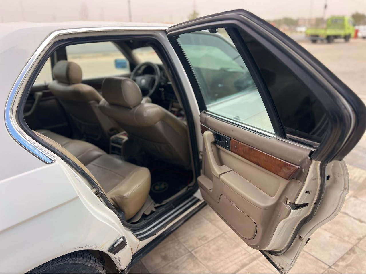 السلام عليكم

بي ام ٧٣٥ رقم اربيل دولي تحويل او وكاله

موديل 1991 اصل

كير محرك يشكن الكاع

تخم ويل وتاير جدد

فتحه ثلاث حركات شغاله

كهربائيات شغاله 

مكفوله من ضربه بلاديه

داخل كله جديد خارج نضيف السياره نجف مناذرة

بيع او مراوس بخفاش سعر 52 وبيها مجال

رقم الهاتف *********** النجف, العراق
