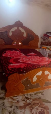 تخت نفرين البيع مع سفنج السعر ١٠٠ الف ٠٧٥٠٣٥٧٧١٩٨