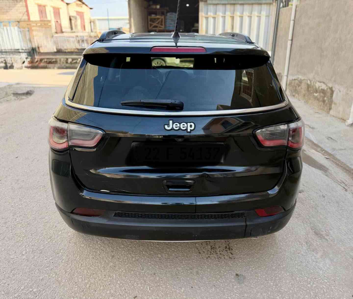 السلام عليكم

جيب كومبارس 2018 LIMITED ✅

موصفاته :

شاشه حجم كبير ✅

كشنات جلد 

تدفئه و تبريد كشنات وستيرن

كشنات كهرباء ⚡️ كشنات جلد ودواخل جاد 

بدون دواخل وبدون ايرباك شرط الفحص 

ماوس فور ويل 4

سايد بيرك كهربائي ⚡️

كامرا

بصمه ✅

تحكم جهتين 

لايت زنون 💡

ويل كب سبورت 

اشاير بل مري 

مكينه 2400 

ملاحظة:حادثه جاملغ خلفي راجع بارد وجنطة راجع بارد ومصبوغه ربع من الجنطه موضع صوره الحادثه رقم الشاصي  🛑

سعره 125 وبيه مجال 

للاستفسار *********** 📞 فقط فقط اتصال
