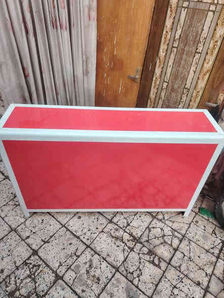 سلام عليكم ميز تزكام بي جرار واحد طول160 ارتفاع 100 عرض40 سعر75 مكان كوت شهداء (***********)
