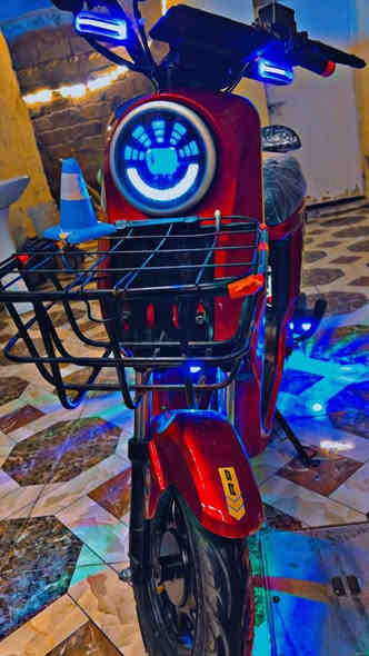 سلام عليكم دراجة R9 2025 شاشة دجتل اي عطل بل دراجة يطلع بل شاشة نضام 4سرع السرعة بل شاشة 99 السرعة الفعلية 75 نضام دبل اشارة لايت عالي ناصي رماش نضام Rالرجوع الى الخلف نضام الكارت مجرد تخلي عل شاشة  دراجة تشتغل الدراجة دبل خلفي غاز بريكات هايدروليك دسك امامي خلفي شاحنة اصلية قفل ستيرن وياهة سويجات ثنين وكارتات ثنين 
الدراجة 6بطاريات الدراجة جديدة صار 27 يوم من طلعت من المعرض بس مجرد بيها فطر بل كفر الامامي فطر بسيط باقي الدراجة كلة جديد بطاريات جدد✅ 
السعر 550 العنوان ديالى بعقوبة الاستفسار الاتصال عل الرقم ***********
