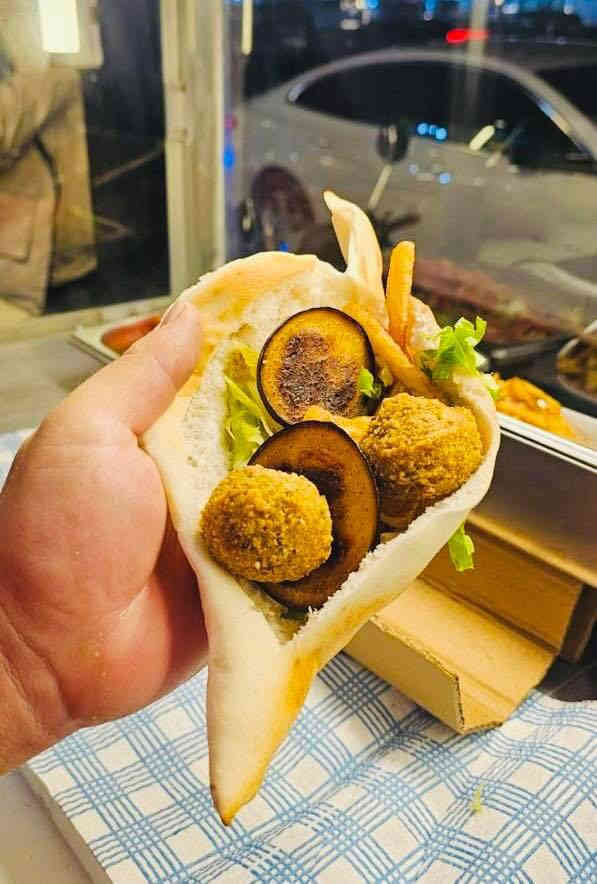 كص المتنبي يوفر لكم 
لفة كص دجاج صمون حجري ب 1000  
لفة كص دجاج صمون كهربائي ب 1000  
صاج دجاج  ب 1000
لفة فلافل عادي ب 750
لفة فلافل مشكل ب 1000
صاج فلافل ب 1000
وجبه فلافل عائلية ب 4000
كيلو كص دجاج مع المقبلات ب 16000 
نص كيلو كص دجاج مع المقبلات ب 8000 
ربع كيلو كص دجاج مع المقبلات ب 4000 
العنوان / الغزالية - شارع مدير الامن متنزه الزيتون 

يتوفر خدمة توصيل مجاني ***********  واتساب
