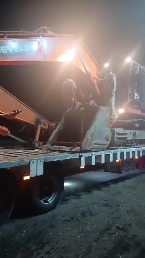 🚧 تحية و تقدير .. للشغل الثقيل 
📢 أصل الحفارات و المعدات الثقيلة 
🇰🇷 من كوريا .. و ع ارض ثابتة 
🇪🇬 الي مصـــر .. بنوصل الثوابت لاصحابها 
🕹️ تسليم حفار دوسان ٢٠١٦ 
💫 مبارك عليك عميلنا العزيز 

#مع_النجولي_انت_في_الامان_نفسه 
#معرض_النجولي_مدنتي 
#حلقات_تسليمات_النجولي #معرض_النجولي_سمنود 
#حفارات 
#معدات


**إذا كنت صاحب هذا الإعلان وتريد حذفه لأي سبب، رجاءا أرسل رسالة إلى الدعم الفني**