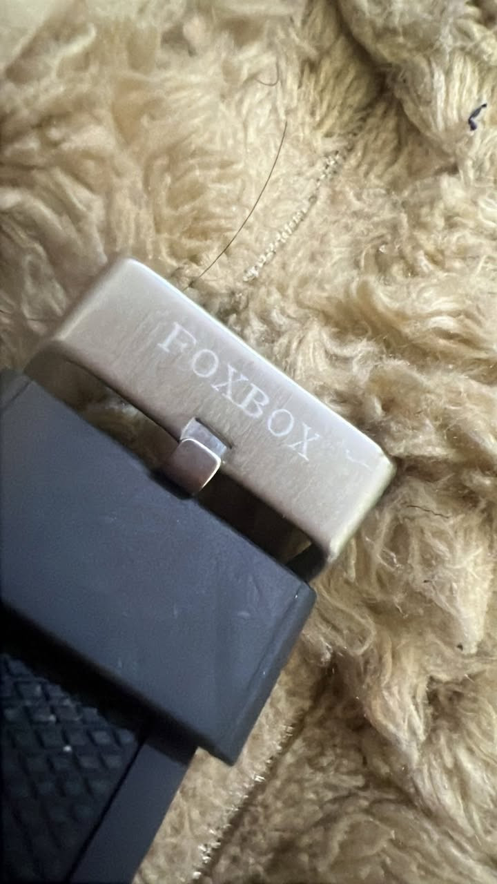 ساعة FOXBOX أصلية للبيع
• الحالة: نظيفة جداً (مثل الصور).
• المواصفات: ماكينة يابانية، مقاومة للماء (50M)، سير سيليكون مريح.
• المميزات: تصميم رياضي فخم، عقارب مضيئة، وتاريخ شغال.


**إذا كنت صاحب هذا الإعلان وتريد حذفه لأي سبب، رجاءا أرسل رسالة إلى الدعم الفني**