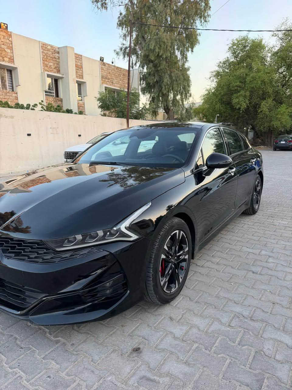 السلام عليكم للبيع K5 2023 GT line فول مواصفات بانوراما رقم بغداد بسمي حادث جاملغ امامي مبدل نفس الون وربع باب خلفي وهلال السيارة جديدة ماشية 32 وبدون نقص السعر 157 وبيها مجال للاستفسار *********** مكاني بغداد الكرخ
