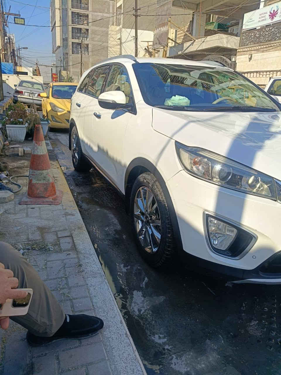 سلام عليكم سياره مكفوله  سورنتو 7راكب بيه بس شخط بلهلال وارد خليجي موديل 2016 مكلف بلنشر العنوان بغداد لامين سياره جديده مال بيت مامتعوبه سعر215وبيه مجال تفاصيل الفيديو لاتصل ***********
