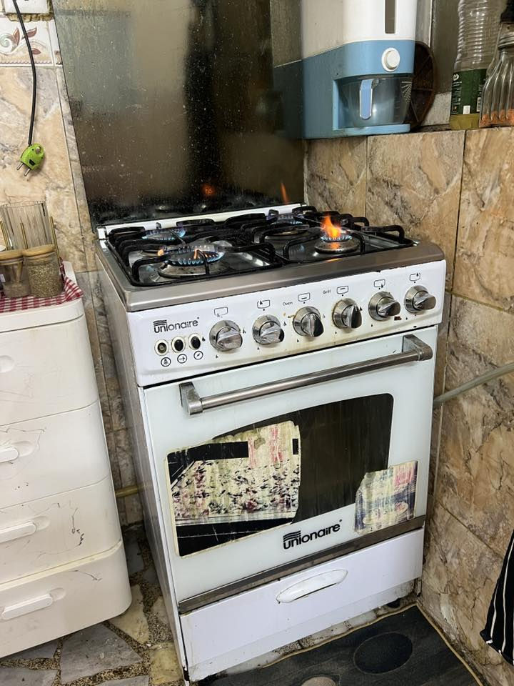 كاونتر ب١٥٠ قفل
طباخ ب٦٠
كزامة ميز تلفزيون ب٢٥
مجرات ميز مطبخ ب٢٥ 
***********
