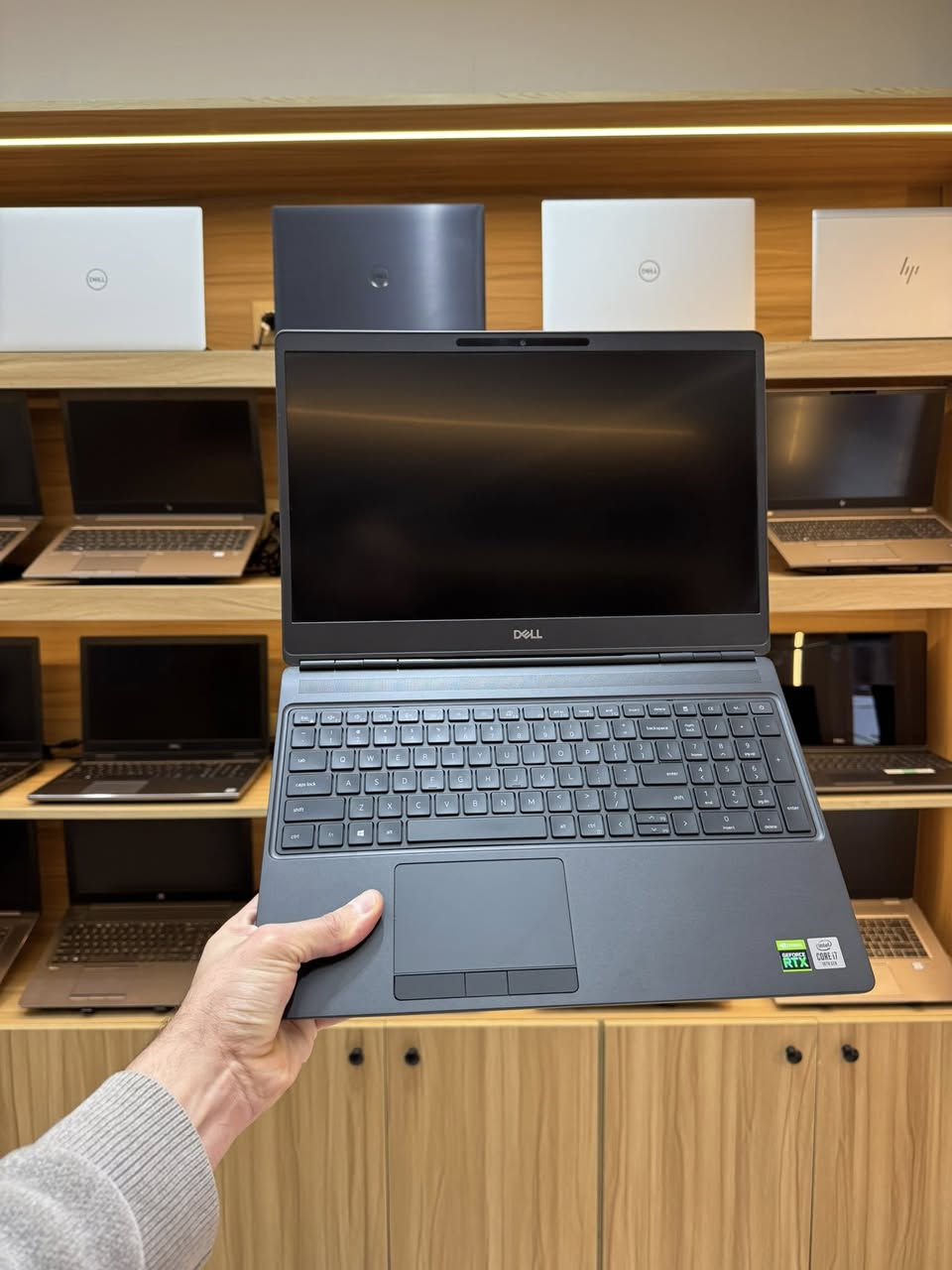 🚀 جاهز للتجربة اللي تخليك تكمل كل شغلك بدون توقف؟
🔥 Dell Precision 7550 🔥

                                                           Core i7-10850H🔹
🔹 رامات: 32GB
🔹 هارد: M.2 NVMe 1T GB
🔹 كارت شاشة: NVIDIA Quadro RTX 5000 16GB
🔹 شاشة 15,6 Fhd  مناسبة للشغل والجرافيك
🔹 أداء احترافي لبرامج التصميم والهندسة والمونتاج

🚀 شغل، تصميم، ألعاب… كل حاجة في جهاز واحد!
🎯 معمول مخصوص لـ:
✔️ الجرافيك التقيل
✔️ المونتاج الاحترافي
✔️ الريندر و الـ3D
✔️ المهندسين وشغل الشركات

🧊 ثبات تحت الضغط
⚙️ أداء يعتمد عليه
🖥️ شاشة تاتش دقيقة تفرق في الشغل

💬 لو شغلك محتاج جهاز يطلع أقصى أداء… ده مش هيخذلك.

📦 حالة الجهاز: ممتاز
🛠️ فحص كامل قبل التسليم

‎امكانيه الدفع كاش 💵 او عن طريق الڤيزا 💳

جميع الاجهزة بضمان #شهراستبدال 

‎‏‎متاح الشحن لجميع المحافظات 🚙

‎‏‎لو عايز تعرف أكتر عن منتجاتنا وخدماتنا

 إبعتلنا رسالة على صفحتنا 💌⁩ 📞
او عن طريق الواتس.    
 📩01500221757
 📞0100761194


**إذا كنت صاحب هذا الإعلان وتريد حذفه لأي سبب، رجاءا أرسل رسالة إلى الدعم الفني**