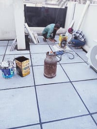 عمل كادرنا لترميم السطوح واعادة الماستك وعمل جميع العوازل السطحية 0771...