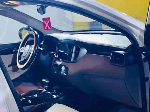 السلام عليكم ورحمة الله وبركاته 
1_موديل 2019 شكل ال20 
2_4انظمة قيادة منها ال eco_وال سبورت الرياضي وآل سمارت وآل كومفورت 
3_مكينه 6 _3500 
4_كير 8 نمر ✈️
5_كشنات كهربائي 
6_شاشة تاب كبيرة
7_تحكمات ستيرن جهتين 
8_ 7 راكب 
__ السياره خليجية مكفولة كفالة عامه ماعده بيها بارد بسيط بلباب مال صدر مال الراكب 
 مكان السياره بغداد شارع الرابط بين بغداد وبعقوبه القديم السياحي 
سعر السياره #260 وبيها مجال حك جيه 
رقمي للتواصل ***********
