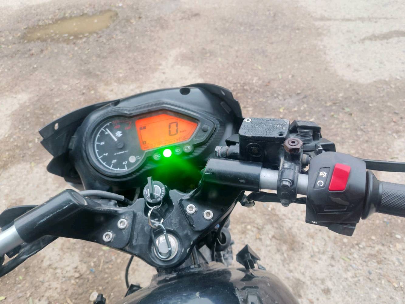 بولسَر للبيع مكينه مكفوله السعر 900 وبيها مجال مكاني الشعب 
