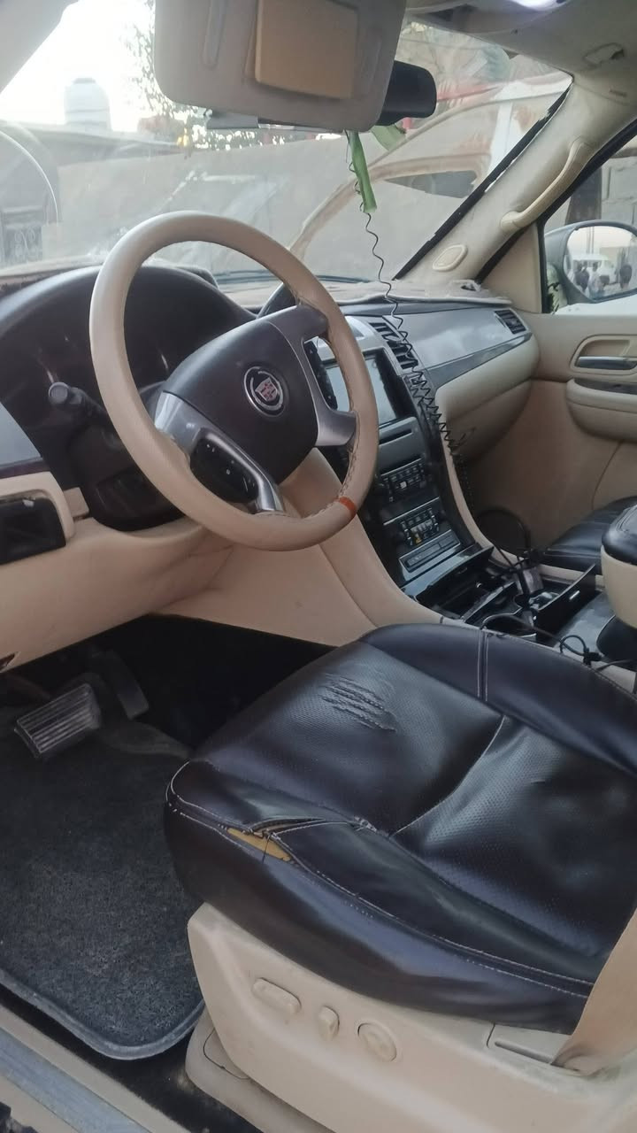 السلام عليكم كاديلاك ادوات موديل 10 البصره 
بيها كصه قماره سعر 55/ ***********
