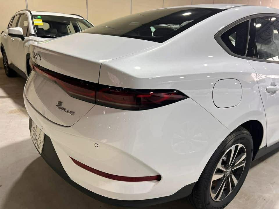 السلام وعليكم بي واي دي جن بلاس 2025 زيرو مرقم بغداد لوحة وسنوية ويل كروم مو العادية يعني الي بالسوك يختلف مكان بغداد السعر 18 و900  قفل بدون عملة بيهة لوحات وكاملة وجاهزة 
***********
