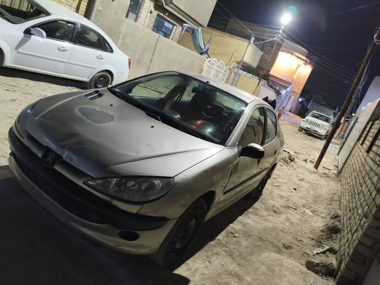 السلام عليكم بيجو فرنسي ٢٠٦مكينه كير جدد 
سياره على البلاد مامصبوغه 
مزاد السياره اطيك كتاب ونتا ترؤح ترقم 
مكاني حله سعر ٢٤بيها مجال بسيط جدا 
***********
