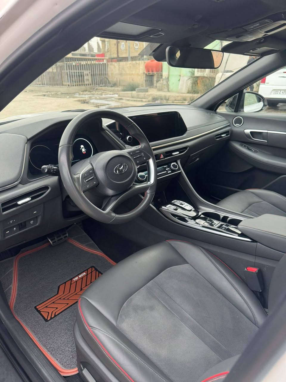 🚗 للبيع
هيونداي سوناتا
اللون: أبيض
رقم: بغداد

المواصفات:
• فول مواصفات
• مداور ثاني يوم
• السيارة بيها ضربة خفيفة بالباب جهة العبري

السيارة بحالة جيدة وجاهزة للاستخدام.

للاستفسار والتواصل:
📞 ***********

 🚗📈
