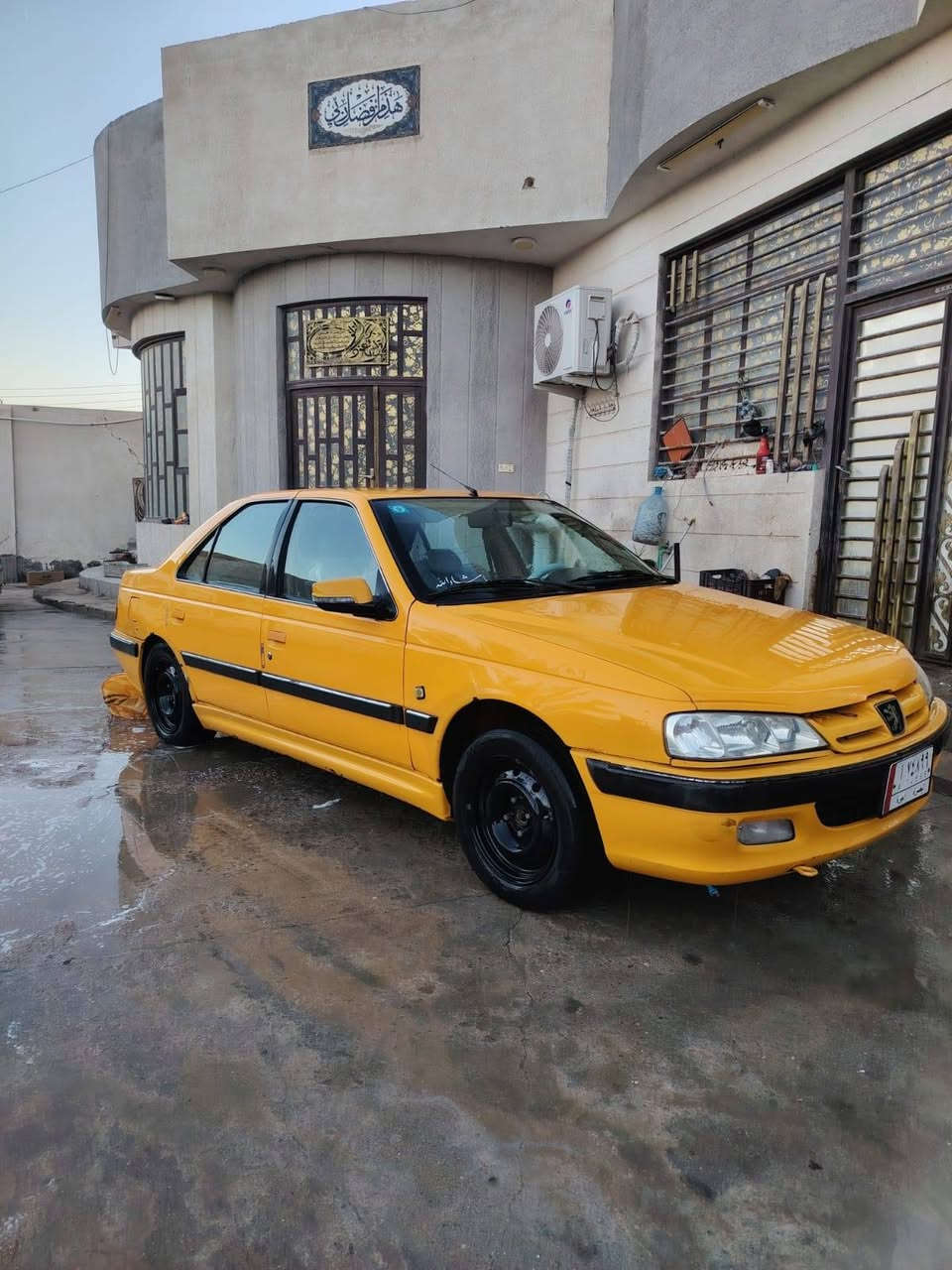 السياره كفاله من الضربه بيهه شوي خياسات بالدواير ولاكطهن مكينه جديده استوني مسويهه كير حداديتهه حلوه تحويل مباشر رقم انكليزي كامل بس تدكه وشرط التحويل للاستفسار *********** شط العرب, البصرة
