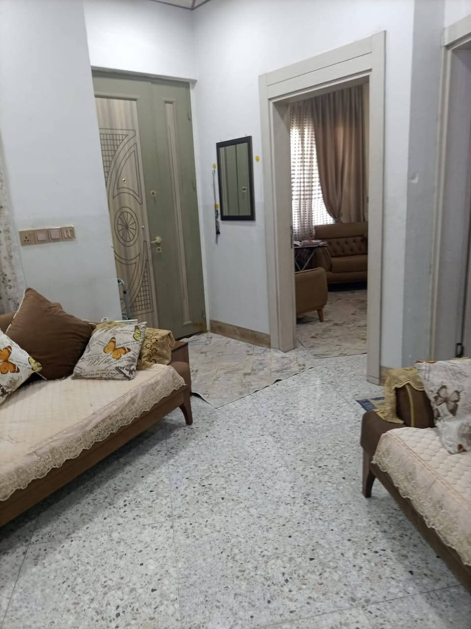 دار للبيع زراعي مساحة 140متر مربع طابقين موقع روناكي مقابل حسابات 4غرف نوم واستقبال هول مطبخ وصحيات كراج البيت فول سيراميك سقف ثانوي اي استفسار عله خاص او اتصل ***********

