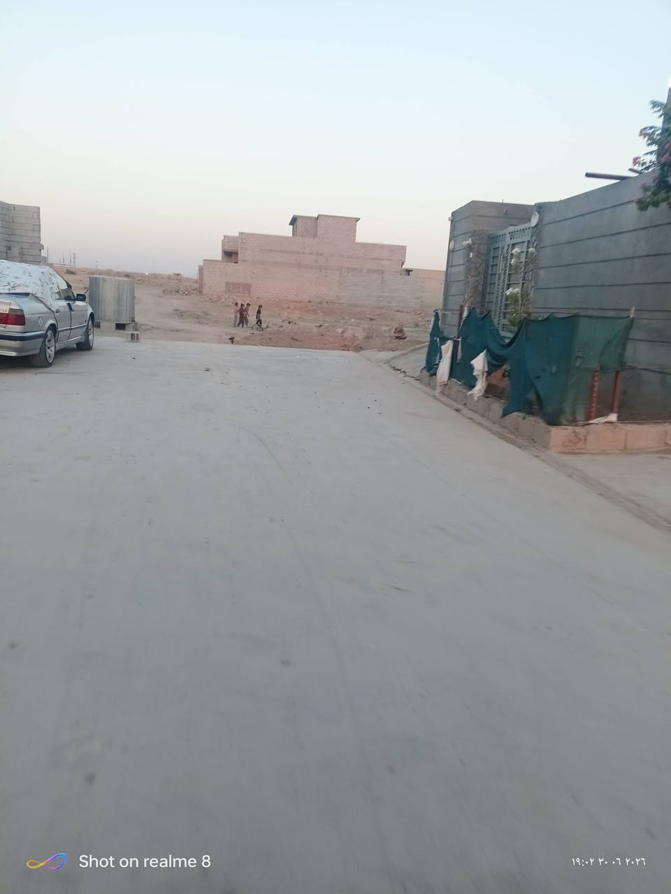 قطعه للبيع المساحه (200) متر واجهه (10) والنزال (20) الموقع خلف فرع خالد الشاطي  حي الشرطه خدمات واصلهه كهربا ء ومي والتفاصيل اكثر اتصل  (***********)
