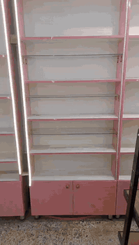 رفوف و  فاترينة جام و ميز جديدات البيع بغداد الشعب 
***********
