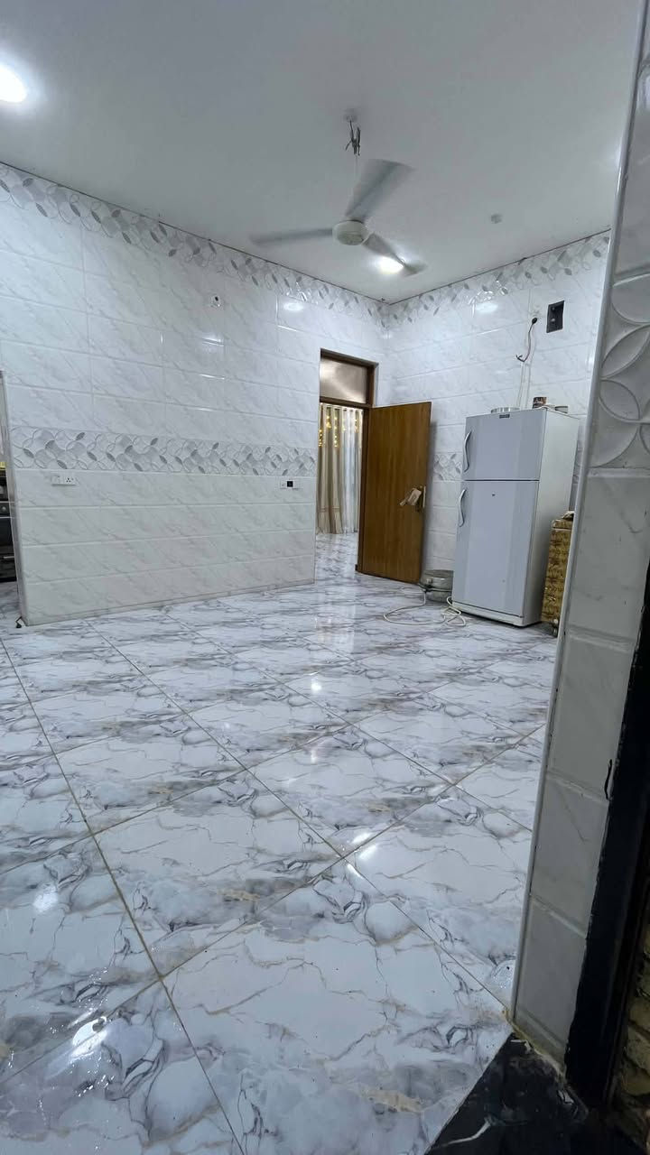 السلام عليكم 
بيت للبيع  200متر في منطقة الخاجية 
بيت مبني حديث طابق واحد درجة اولى 
البيت يحتوي على غرفتين نوم وصالة واستقبال  ومطباخ حار وبارد وصحيات خارجية  وداخلية 
للاستفسار اكثر 
***********
