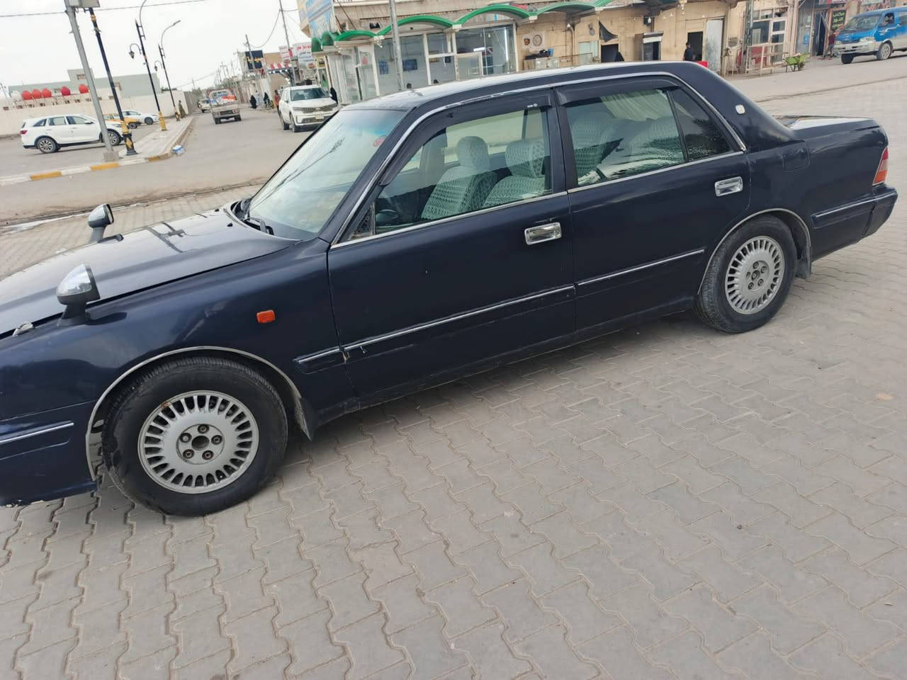 السلام عليكم 
لبيع 
راس الثور تكم موديل 1999 السنويه لل27 كصة قماره وبيها طخه بسيطه بالجهة اليمنه خلف العبري شاصي 55 غرفه خمس دكم كشنات ابو الطفل مكينه 3000 ام البطل الاسود كير ومكينه مكفول السعر ٧٥ وبيها مجال شوي رقم صلاح الدين راعيها يريد مداور *********** بي واتساب
