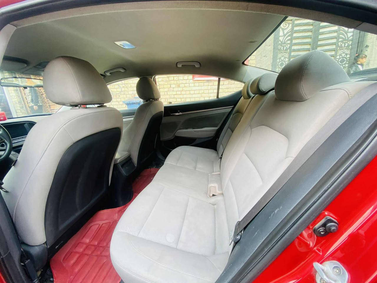 السلام عليكم النترا موديل 2017 حادثها مرفق بل منشور السياره خير من الله جاهزه وجديده مكان السياره بغداد رقم الهاتف ***********
