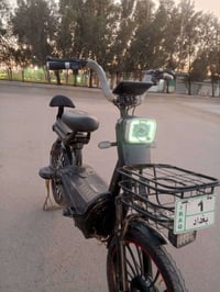 ورحمه الله وبركاته اخواني دراجه شحن للبيع اي نقص ما بيه كامله مكمله لل...