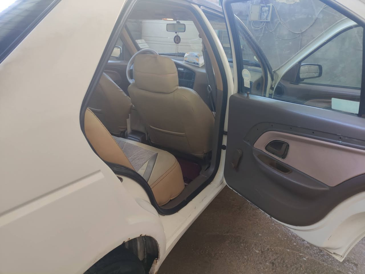 بيجو (405) رقم بغداد انكليزي (موديل 2013)
منظومة زنون اصليه 
 تخم تاير جواهه السياره جديد 
 باتري جديد 
دوشمة جديده بيه كاملة
 +ارضيات 
السياره بسمي وسنويه الحد 2030
العسر(48) 
 الاستفسار اتصال ***********
