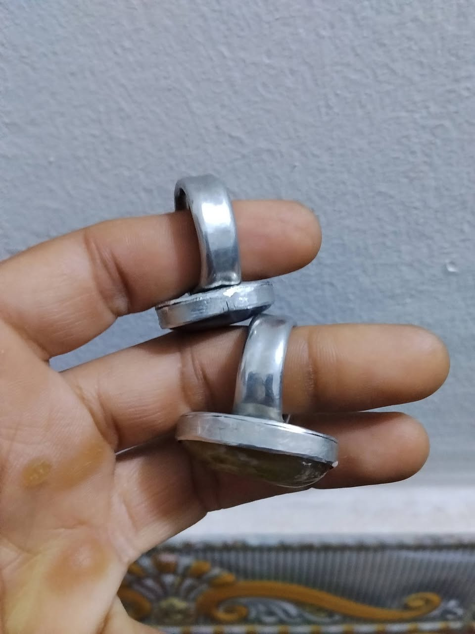 السلام عليكم 
عندي محابس كلهن نفس البصوره بس الاحجار مختلفه ابيع هيج فظه حديد فافون انته اعرف سعر المحبس على 15 عندي 40محبس


**إذا كنت صاحب هذا الإعلان وتريد حذفه لأي سبب، رجاءا أرسل رسالة إلى الدعم الفني**