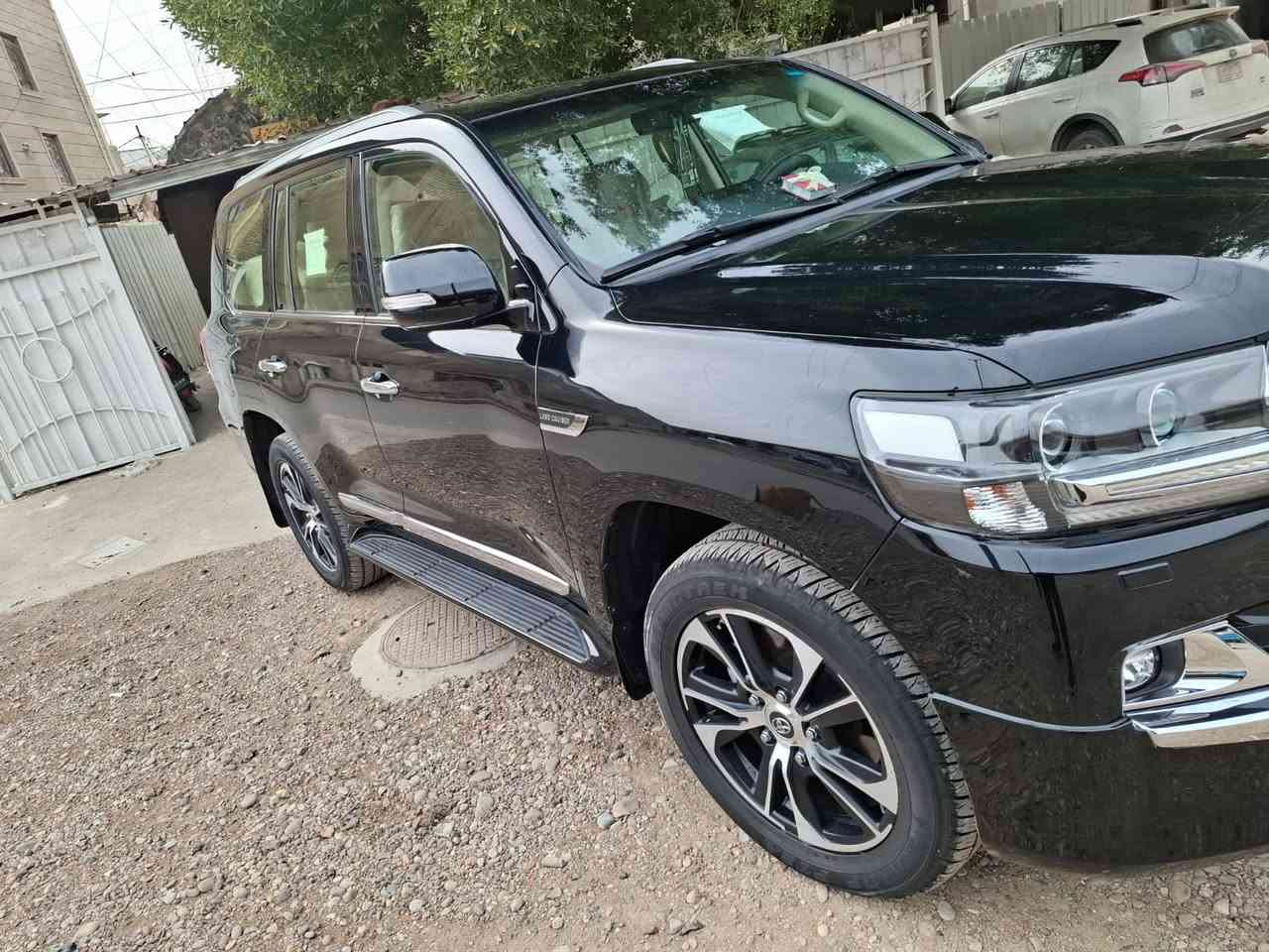 سلام عليكم لاندكروزر 21فول مكفول زيرة ماشية 13500 مكفول من كل شي ***********بغداد
