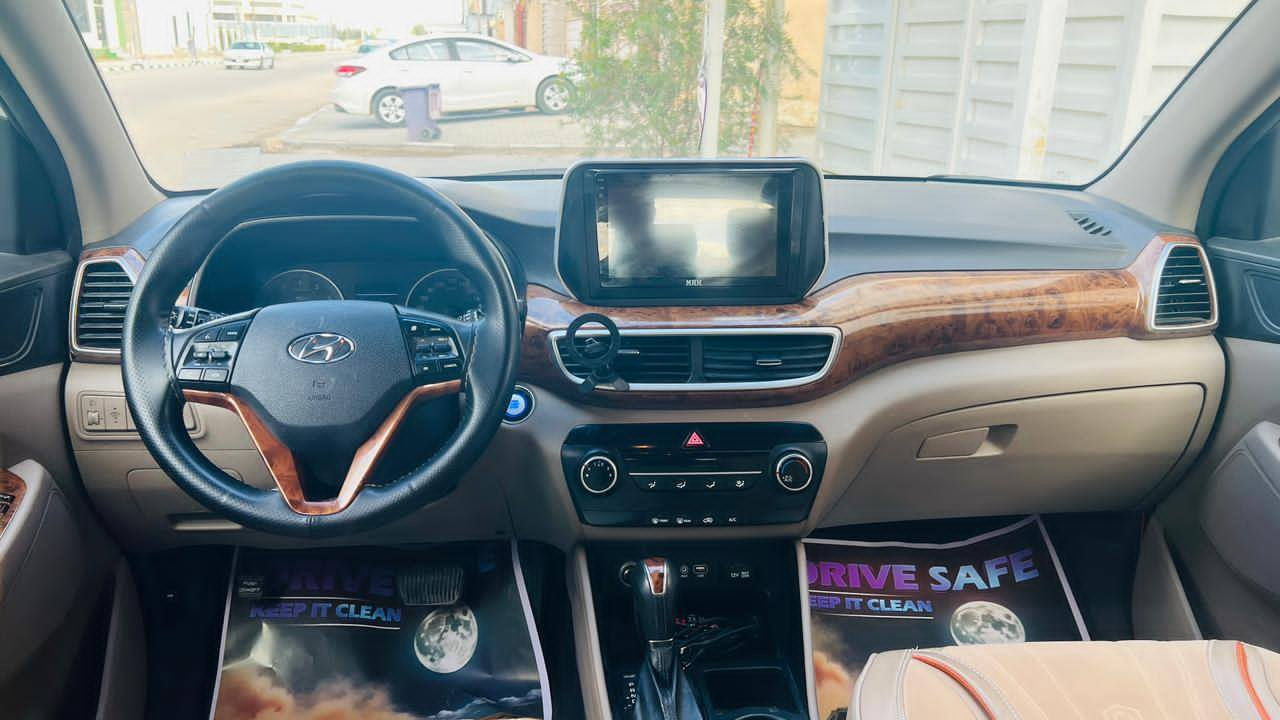 توكسان خليجي موديل 2020 
كوري اصل 
لون ابيض 
فول مواصفات عدا البنوراما
لد نهاري 
بصمة 
تشغيل عن بعد 
اشاير بالمري والمري شفط 
حساسات خلفيه 
كاميرا اماميه اصل وخلفيه 
كشنات جلد بيجي 
تحكم ستيرن 
تبريد قطعتين 
٣ مودات سياقة 
ماشيه ٦٢  الف وقابله للزيادة
رقم بابل الدولي الجديد
سنوية مجددة لسنة ٢٠٢٧ 
مكفولة ما عدا شبر بارد اسفل الباب خلف الصدر  وسونارها موجود
السيارة جاهزة من كلشي وانظف واحلى من الصور ..

رقم صاحب سيارة ***********
