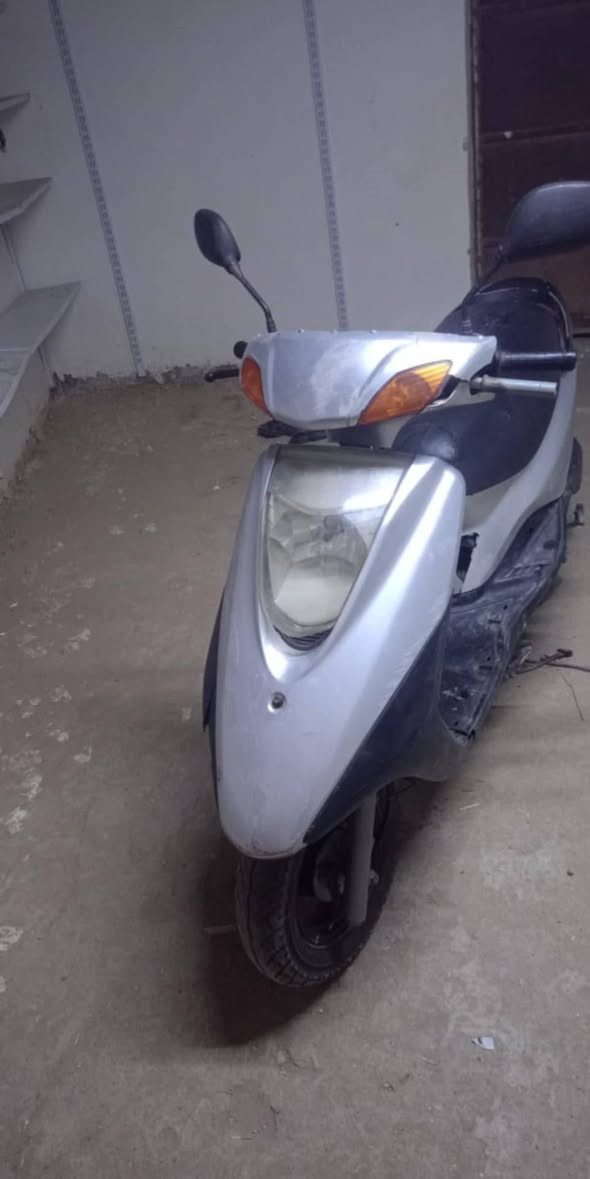 بريس للبيع دراجه نضيفه بس بيها عطل السعر 200 بيها مجال بسيط *********** المو شراي لا يتعب
