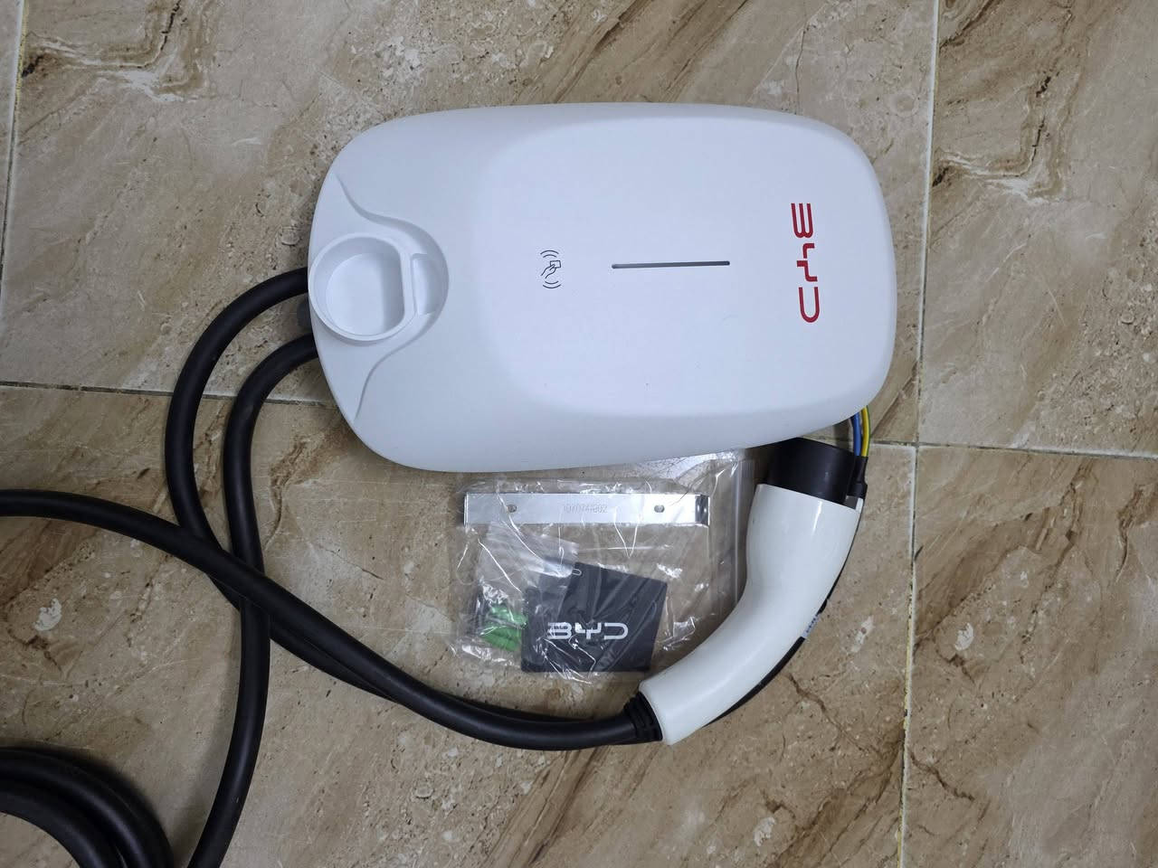 سلام عليكم  شاحن بلادي BYD
32امبير ام الكرت البلادي مالت سياره 
عنواني بغداد جسر ديالى القديم 
توجد خدمه توصيل 
***********
