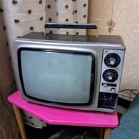 تلفزيون • شغال • للبيع