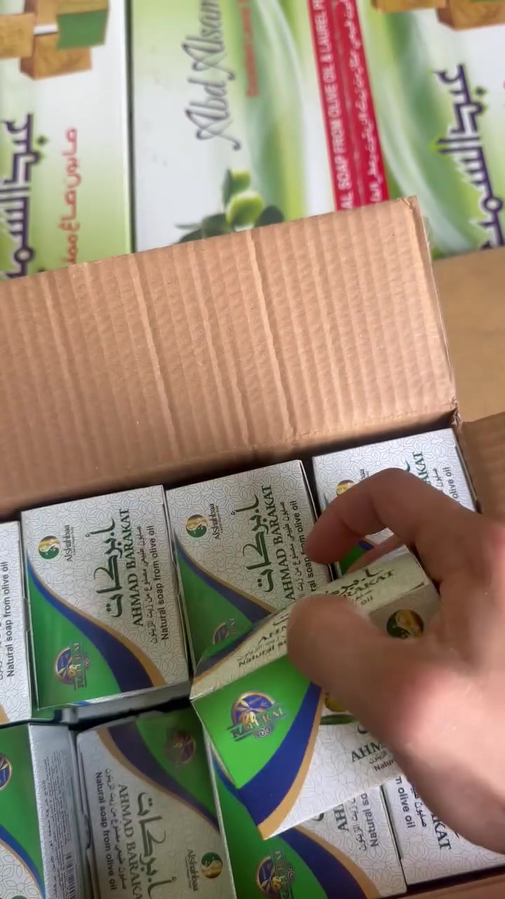 صابون احمد بركات
صابون زيت زيتون خالص
الكارتون ٢٤ قطعة
السعر ٢٠ الف واصل يمك
فقط كميات جملة 
***********
