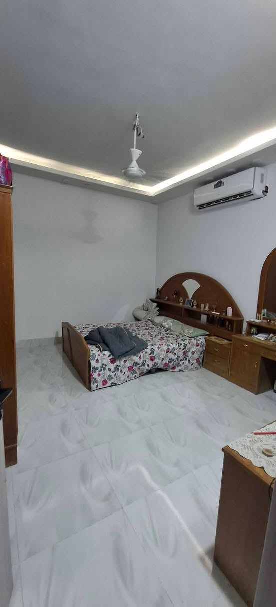 دار للبيع  100م طابقين في كربلاء  بناء طابوق فول مواصفات من كلشي من اساس من شيش من طابوق من بناء من ديكورات من ابواب قاصة وشبابيك سلايت صب مركزي 4غرف نوم صالتين واستقبال   البناء سنة 2024 شهر السادس
كاع علي تومان حي الزيتون قريب جدا علئ حولي الزوارمستشفئ الكفيل ويبعد عن الامام 3كيلوا 
سند 25اقرار محكمة 
للاستفسار ***********واتساب ***********
