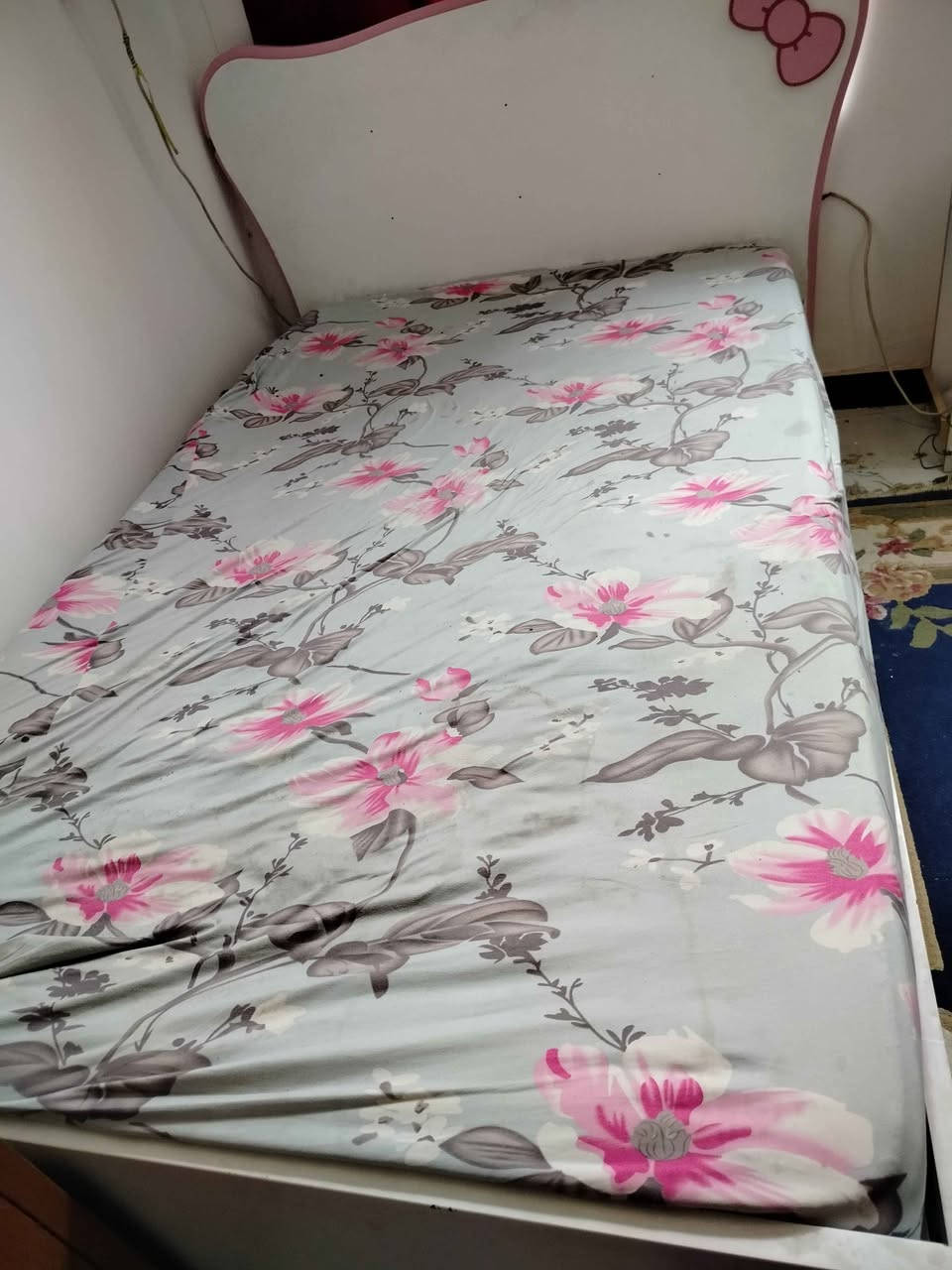 كنتور بابين 40
سرير 50
طباخ يونفيرسال شغال كامل 100
طباخ 100 
***********
*********** بغداد, العراق
