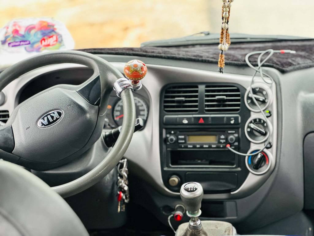 kia bongo 2015 3000 
‎        
‎      (سعری : ٧٣ وەرەقە مەجال)
‎کیا دەبل نموونە لە جوانی
‎مۆدیل : 2015 مەکینە ڕەش 3000
‎  براوەی دووبەی مە کینە مرخوب
‎زۆر خاوینە 
‎گوشن هیتەر گوشن کارەبای 
‎ئاوێنەی هیتەر و کارەبای 
‎مەکینە رە ش ئەنجیکتەر
‎نموونە لە جوانی خاوێنی 
‎شوینی براوەکانی  بە لەحیمی دەرع لەحیم   کراوە 
‎شوێن ناحیەی بالیسان 
‎ڕەقەم تەلەفۆن : ***********
‎       ( ڤایبەر و وەتساپ )
‎ أربيل, العراق
